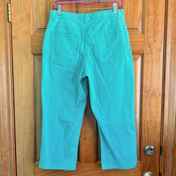 Women’s size 8 Cherokee sea green capri length jeans - Picture 2 of 4